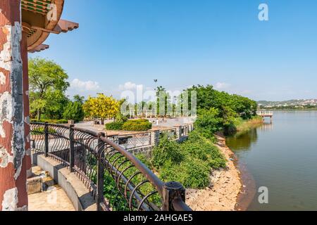 Islamabad Seeblick Park malerischen Atemberaubenden Blick auf Ufer auf einem sonnigen blauen Himmel Tag Stockfoto