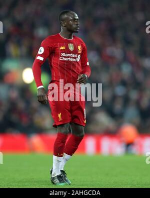 Anfield, Liverpool, Merseyside, UK. 29 Dez, 2019. Fußball der englischen Premier League, Liverpool gegen Wolverhampton Wanderers; Sadio Mähne von Liverpool - Streng redaktionelle Verwendung. Keine Verwendung mit nicht autorisierten Audio-, Video-, Daten-, Spielpläne, Verein/liga Logos oder "live" Dienstleistungen. On-line-in-Match mit 120 Bildern beschränkt, kein Video-Emulation. Keine Verwendung in Wetten, Spiele oder einzelne Verein/Liga/player Publikationen Quelle: Aktion plus Sport/Alamy leben Nachrichten Stockfoto