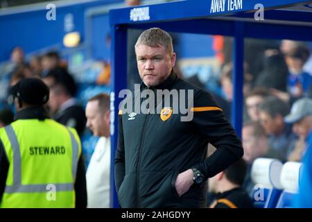 Grant McCann, der Manager von Hull City schaut während der efl Skybet Meisterschaft übereinstimmen, Queens Park Rangers v Hull City an Der kiyan Prinz Stiftung Stadium, Loftus Road in London am Sonntag, den 29. Dezember 2019. Dieses Bild dürfen nur für redaktionelle Zwecke verwendet werden. Nur die redaktionelle Nutzung, eine Lizenz für die gewerbliche Nutzung erforderlich. Keine Verwendung in Wetten, Spiele oder einer einzelnen Verein/Liga/player Publikationen. pic von Tom Smeeth/Andrew Orchard sport Fotografie/Alamy Live news Credit: Andrew Orchard sport Fotografie/Alamy leben Nachrichten Stockfoto