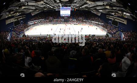 Ostrava, Tschechische Republik. 29 Dez, 2019. Ein Areal Blick auf Ostravar Arena während der 2020 IIHF World Junior Eishockey WM Gruppe B Übereinstimmung zwischen den USA und Russland in Ostrava, Tschechische Republik, am 29. Dezember 2019. Credit: Petr Sznapka/CTK Photo/Alamy leben Nachrichten Stockfoto