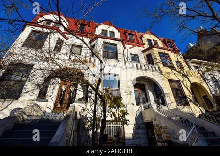 Brooklyn, New York, NY, USA - 30. November 2019. Gebäudefassade in Brooklyn, New York, NY, SUA. Stockfoto