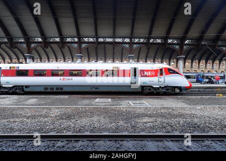 Eine Schiene Klasse 801 High speed Azuma Zug, betrieben von Lner auf der East Coast Main Line, welche Services in London läuft Stockfoto