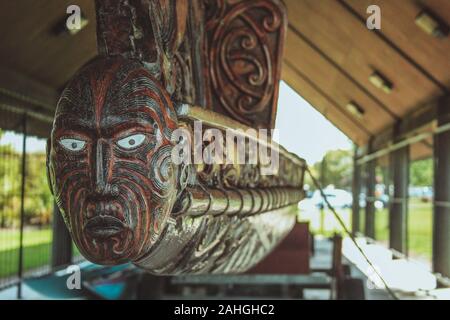 Traditionellen maori Carvings in Rotorua, North Island, Neuseeland Stockfoto