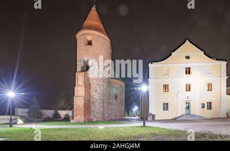 Strzelno/Polen - Kirche der Heiligen Dreifaltigkeit, romanische Basilika. Polnische mittelalterlicher Architektur. Stockfoto