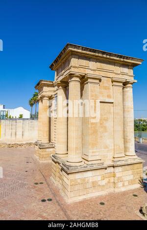 Puerta del Puente oder Bridge Gate in Cordoba, Andalusien, Spanien Stockfoto