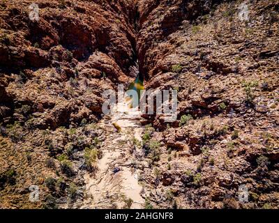 Das Wasserloch in der Redbank Gorge in den West MacDonnell Ranges, Northern Territory, Australien Stockfoto