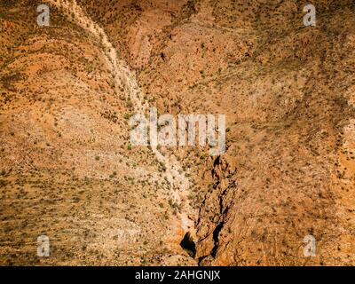 Die Dry Creek Bed bei Redbank Gorge in den West MacDonnell Ranges, Northern Territory, Australien Stockfoto