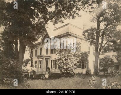 Antike c 1890 Foto, "Farm Home Up Das Chenango River in der Nähe von Binghamton, New York." Quelle: original Foto Stockfoto