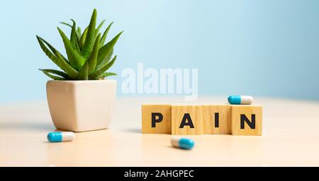 Schmerzen Wort Konzept auf Holz Würfel, medizinisches Konzept Stockfoto