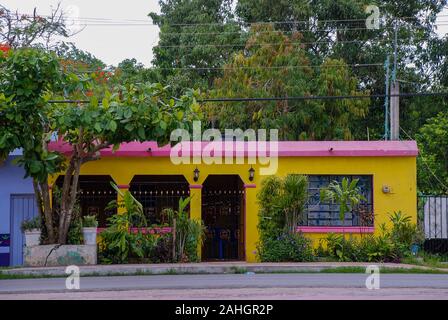 Ein buntes Haus in Valladolid, Quintana Roo in Mexiko Stockfoto