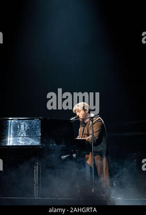 J'ames Arthur unterhält ein ausverkauftes Hits Live-Event 2019 in Liverpool. Stockfoto