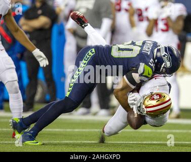 Seattle, USA. 29 Dez, 2019. Seattle Seahawks außerhalb linebacker K.J. Wright (50) Auseinanderbrechen einen Pass für den San Francisco 49ers zurück laufen Elzweiler Coleman (26) Zweites Quartal bei CenturyLink Feld auf Su 8 ndeay, n 22 Dezember, 2019 in Seattle, Washington. Foto von Jim Bryant/UPI Quelle: UPI/Alamy leben Nachrichten Stockfoto