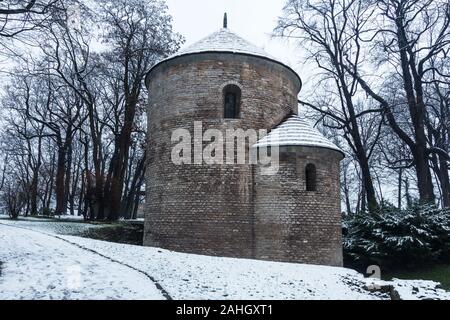 St. Nikolaus Kapelle im Winter Landschaft in Polen Stockfoto