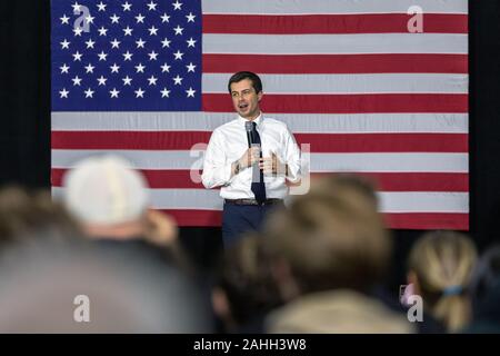 Fort Madison, Iowa, USA. 29. Dezember, 2019. South Bend, Indiana Bürgermeister Peter Buttigieg hielt einen Präsidentschaftswahlkampf Rally zu einem YMCA in Fort Madison, Iowa, USA. Credit: Keith Turrill/Alamy leben Nachrichten Stockfoto