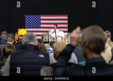 Fort Madison, Iowa, USA. 29. Dezember, 2019. South Bend, Indiana Bürgermeister Peter Buttigieg hielt einen Präsidentschaftswahlkampf Rally zu einem YMCA in Fort Madison, Iowa, USA. Credit: Keith Turrill/Alamy leben Nachrichten Stockfoto