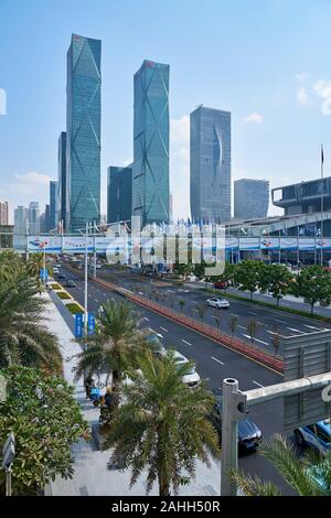 SHENZHEN, China - CA. NOVEMBER, 2019: Blick von Shenzhen Convention & Exhibition Center in China Hi-Tech Fair 2019. Stockfoto