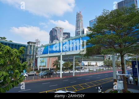 SHENZHEN, China - ca. November 2019: Shenzhen urbane Landschaft in der Tageszeit Stockfoto