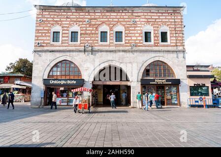 Die Istanbul Grand Bazaar, der als der älteste Markt in der Geschichte mit Schmuck, Teppiche, Leder, Geschenk-, Gewürz- und Souvenirläden. Stockfoto