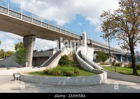 Ariel Ansicht von halic U-Bridge. Die Brücke verbindet die Beyoğlu und Fatih Bezirke auf der europäischen Seite von Istanbul. Stockfoto
