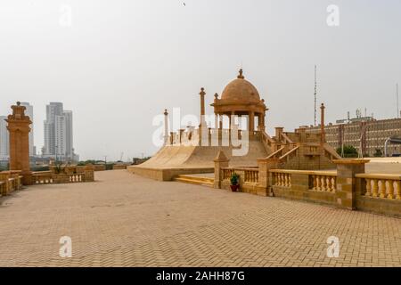 Karachi Bagh Ibn e Qasim Park Pavillon Gebäude mit malerischen Atemberaubenden Blick an einem bewölkten Tag Stockfoto