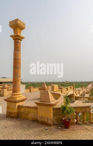 Karachi Bagh Ibn e Qasim Park Pavillon Gebäude mit malerischen Atemberaubenden Blick an einem bewölkten Tag Stockfoto