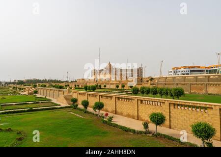 Karachi Bagh Ibn e Qasim Park Pavillon Gebäude mit malerischen Atemberaubenden Blick an einem bewölkten Tag Stockfoto