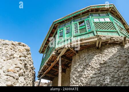 Karimabad Altit Stadt atemberaubende Aussicht auf den malerischen alten Stadt Häuser an einem sonnigen blauen Himmel Tag Stockfoto