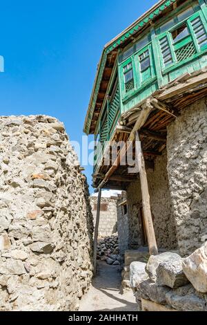 Karimabad Altit Stadt atemberaubende Aussicht auf den malerischen alten Stadt Häuser an einem sonnigen blauen Himmel Tag Stockfoto