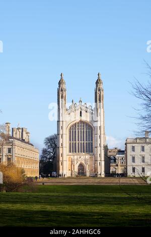 West End von King's College Chapel, Universität Cambridge, England, an einem sonnigen Wintertag. Stockfoto