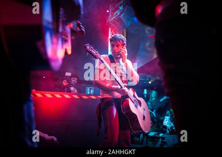 Massimiliano 'Ufo' Schiavelli während des Zen Zirkus - Natale Zen am Sumpf Club in Massa (MS), Italien, 25. Dezember 2019 Stockfoto