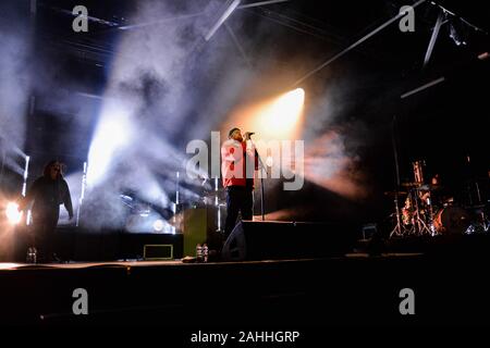 TURIN, Italien, 19. Oktober 2019: Tom Walker führt live auf der Bühne des OGR Büro Grandi Riparazioni in Turin. Stockfoto