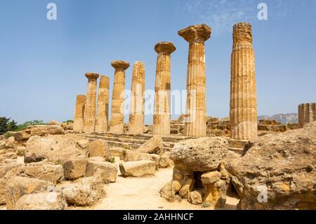 Der Tempel des Herakles oder Tempel des Herkules ist ein griechischer Tempel in der antiken Stadt Akragas, in der Valle dei Templi in Agrigento entfernt. Stockfoto