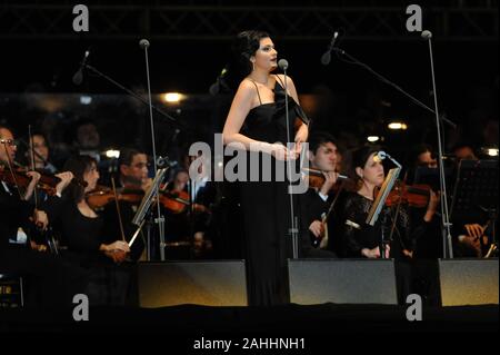 Mailand, Italien, 02. Juni 2008, Live Konzert von Andrea Bocelli auf dem Domplatz: Die Sopranistin Adriana Damato während des Konzerts Stockfoto