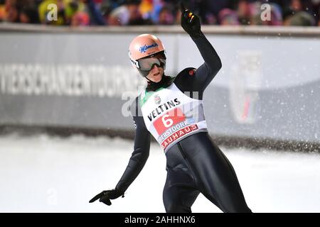 Oberstdorf, Deutschland. 29 Dez, 2019. Karl GEIGER (GER), Jubel, Freude, Begeisterung für Platz 2, Action, Einzelbild, einziges Motiv ausschneiden, halb Bild, halb Abbildung. Skispringen, 68th Internationalen Vierschanzentournee 2019/20. Öffnung des Wettbewerbs in Oberstdorf, AUDI ARENA am 29. Dezember 2019. | Verwendung der weltweiten Kredit: dpa/Alamy leben Nachrichten Stockfoto