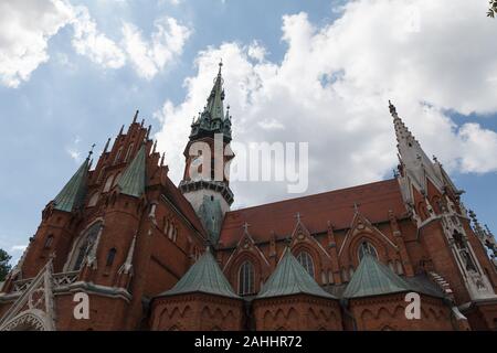 St. Josephs Kirche aus rotem Backstein. Gotische Architektur in Krakau, Polen. Stockfoto