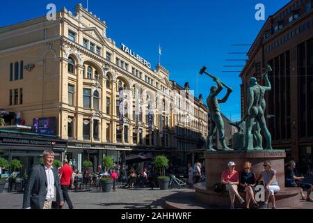 Drei Smiths Statue, Aleksanterinkatu und Mannerheimintie Straße, Helsinki, Etela Suomi Provinz, Finnland, Europa Stockfoto