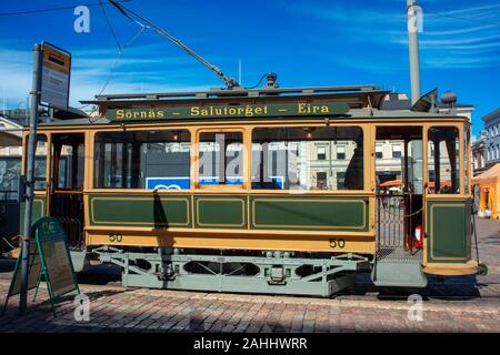 Altmodische historischen Straßenbahn, Kauppatori, wichtigsten Marktplatz, Helsinki, Finnland, Europa Stockfoto