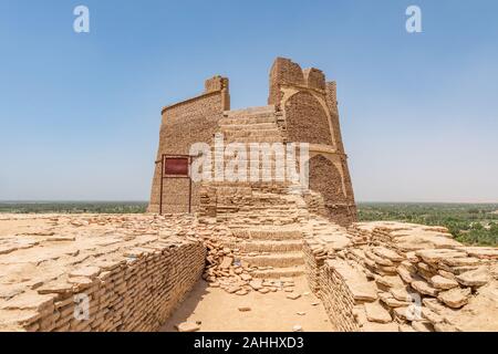 Khairpur Kot Diji Fort mit einer malerischen Aussicht auf den Wachtturm an einem sonnigen blauen Himmel Tag Stockfoto