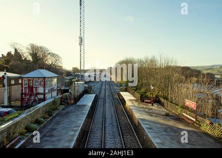 Bahnhof in Frost einpendeln Stockfoto