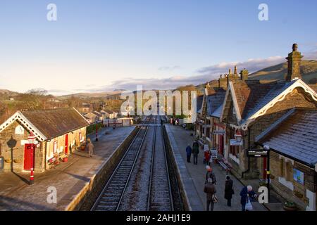 Bahnhof in Frost einpendeln Stockfoto