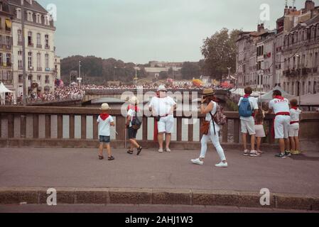 Festive people on a bridge in Bayonne, France, by pasakdek Stockfoto