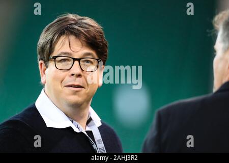 28. Dezember 2019, Carrow Road, Norwich, England, Premier League, Norwich City v Tottenham Hotspur: Komiker und Tottenham fan Michael Mcintyre vor Kick-off Credit: Georgie Kerr/News Bilder Stockfoto