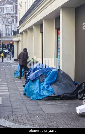 Obdachlose Gemeinschaft in Zelten auf den Straßen von London Stockfoto