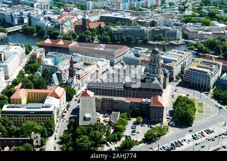 BERLIN, DEUTSCHLAND - 24. MAI 2018: Luftaufnahme der Bezirk Mitte, Hervorhebung der Turm der Altes Stadthaus, das Alte Rathaus, in der Mitte und Stockfoto