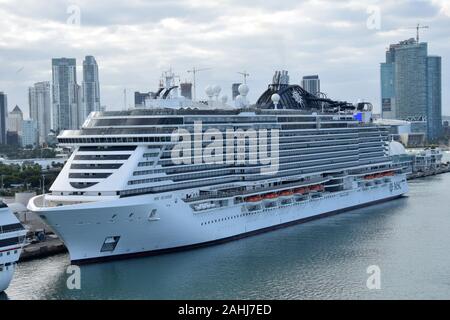 Miami, USA - 22. Dezember 2018: MSC Seaside Kreuzfahrtschiffe bereitet sich auf die Abreise von Miami nach einem einwöchigen Karibik Reise Stockfoto