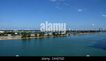 Miami Beach, Florida Skyline und Landschaft gesehen nach Osten von Downtown Miami Stockfoto