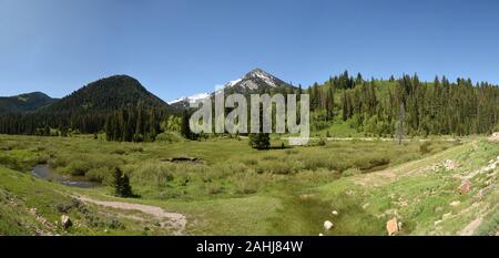Berg und schneebedeckte Gipfel in den Utah Bergen in der Nähe von Salt Lake City Stockfoto