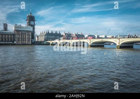 Die Westminster Bridge und das Parlamentsgebäude und Big Ben, London, England, Großbritannien Stockfoto