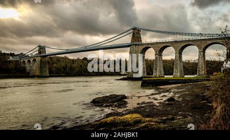 Thomas Telfords Menai Hängebrücke über die Menai Strait Stockfoto