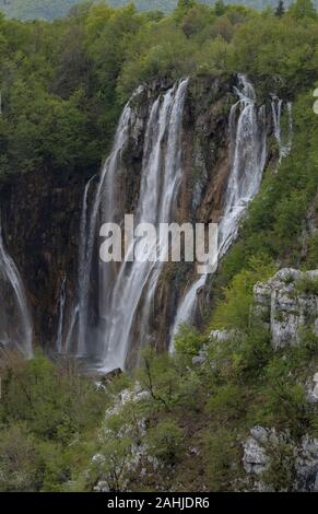 Der große Wasserfall, oder Veliki slap, im Nationalpark Plitvicer Seen, Kroatien Stockfoto